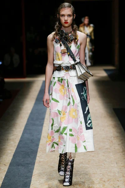 Look 50